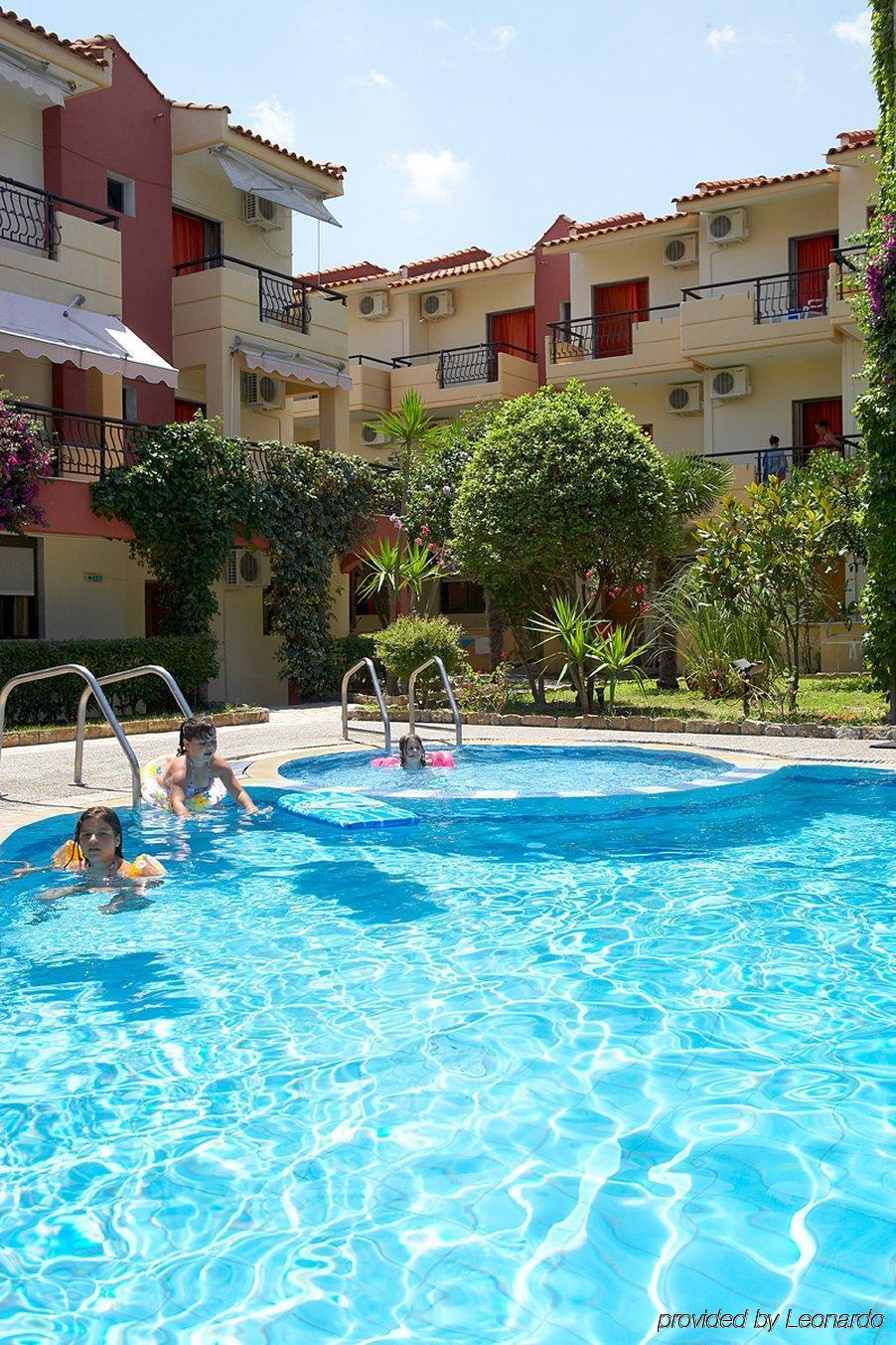 Pelli Hotel Пефкохори Съоръжения снимка
