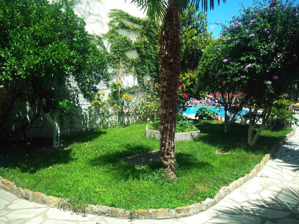 Pelli Hotel Пефкохори Екстериор снимка