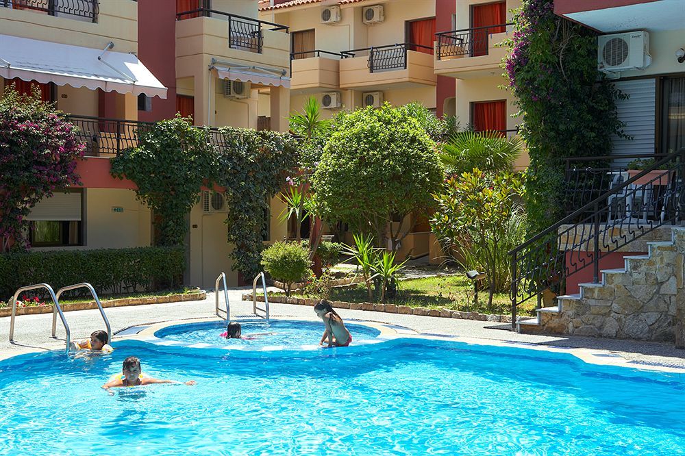 Pelli Hotel Пефкохори Екстериор снимка