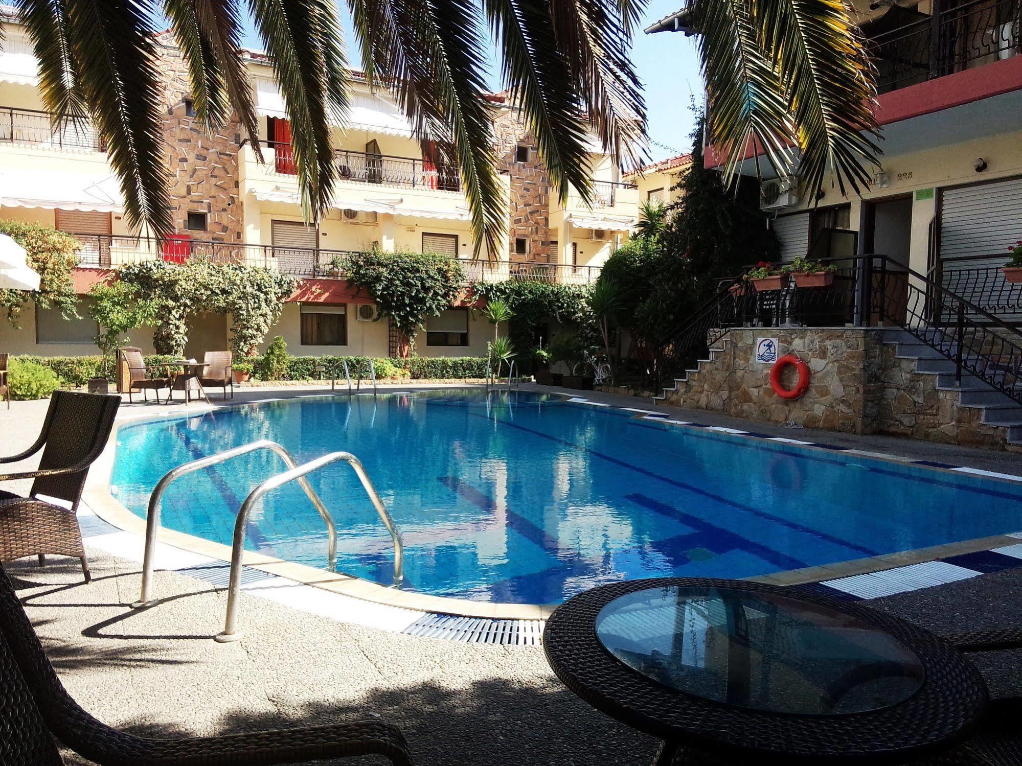 Pelli Hotel Пефкохори Екстериор снимка